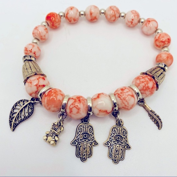 Jewelry - Bracelet Glass beads in Coral and charms!